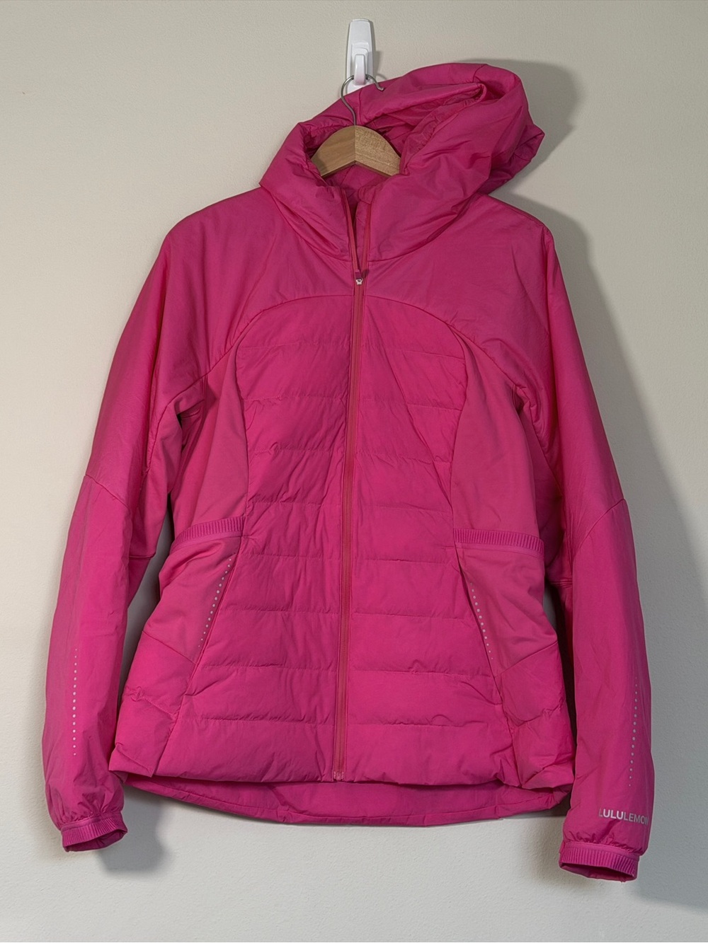 lululemon athletica Women’s Hot Pink Hooded Puffer Jacket - Picture 2 of 3